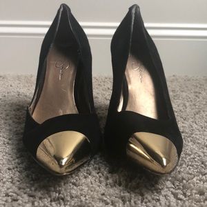 Black Heel w. Gold Toe Accent